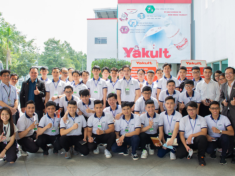 ky-su-viet-nam-nhat-ban-esuhai-tham-quan-cong-ty-yakult