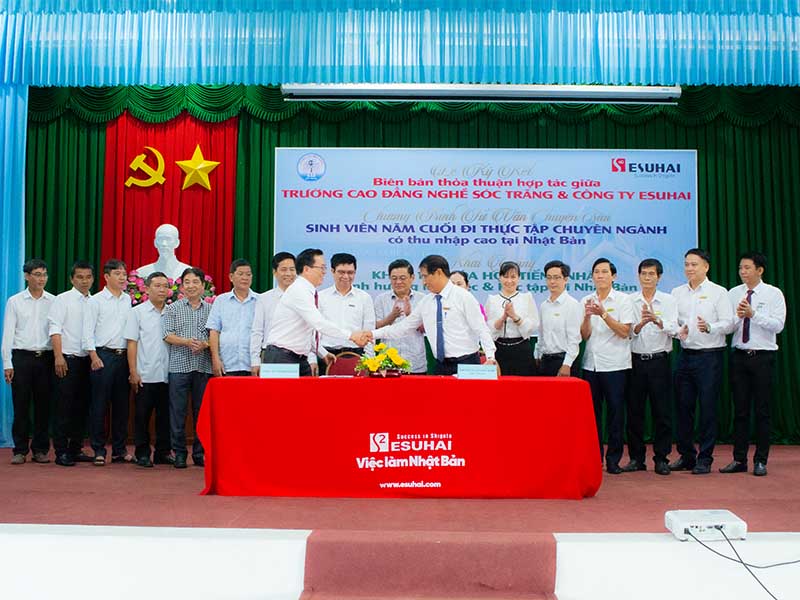 Le-ky-Bien-ban-ghi-nho-hop-tac-giua-truong-cao-dang-nghe-Soc-Trang-va-Esuhai- Group