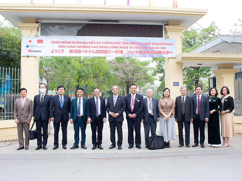 Esuhai-Group-vinh-du-don-tiep-Thong-doc-tinh-Niigita-cung-doan-dai-bieu-den-tham-va-lam-viec-cung-truong-Cao-dang-cong-nghe-&-thuong-mai-Ha-Noi