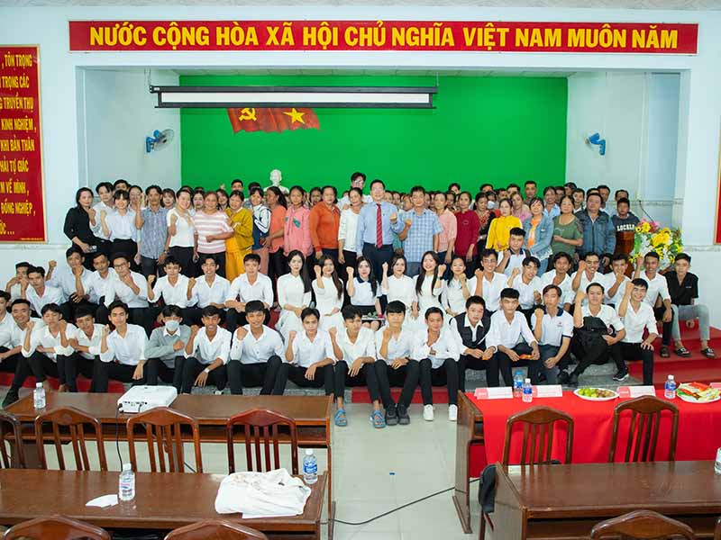 khai-giang